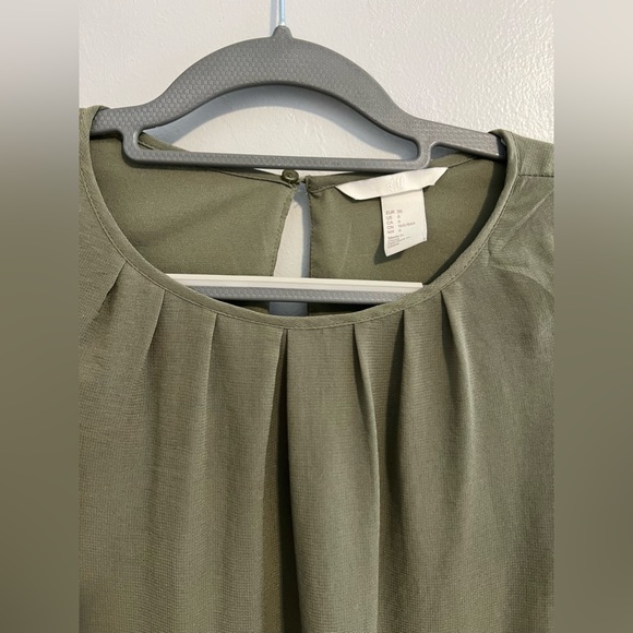 H&M Women’s Green Blouse - Picture 3 of 5